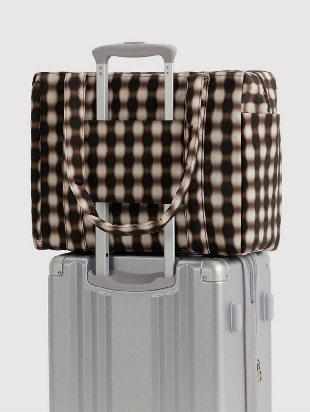 Baggu Small Cloud Carry On in Blurred Gingham Brown - Picture 3 of 6